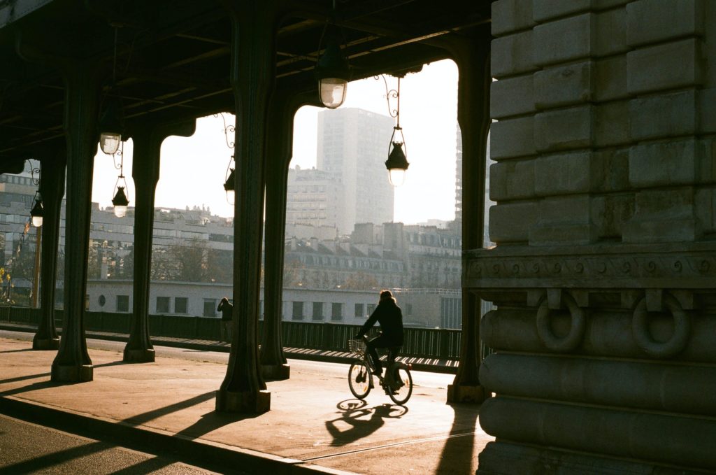 vélo urbain cycliste à paris