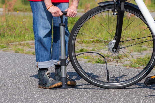 Cocyclette-art5-le-vélo-pratique-les-equipements-gonflage