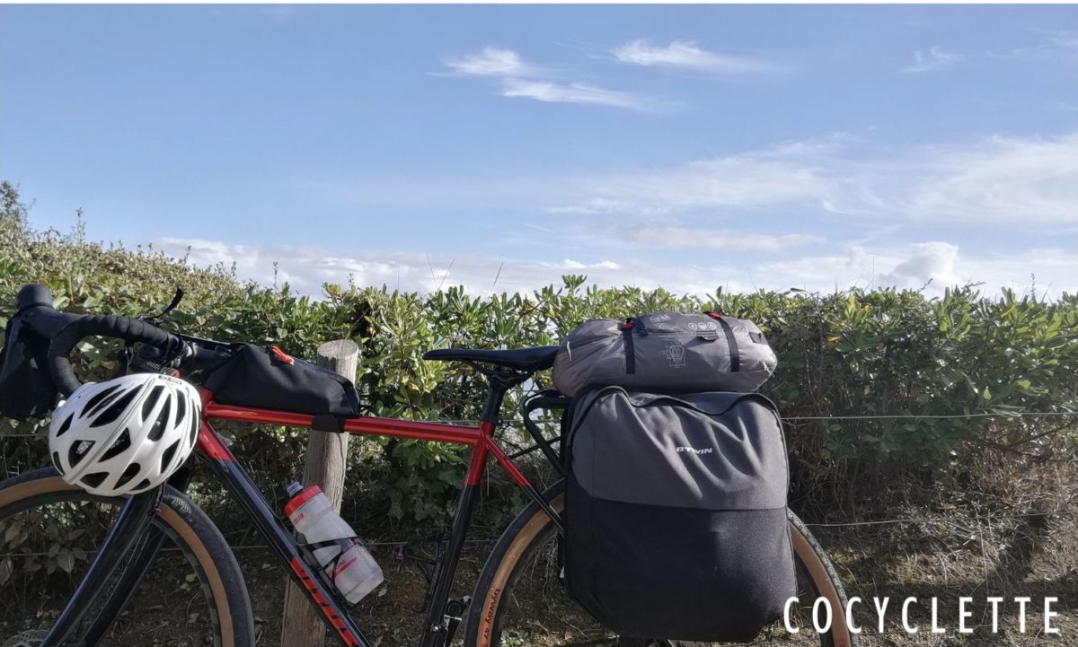 Vélo chargé sacoches